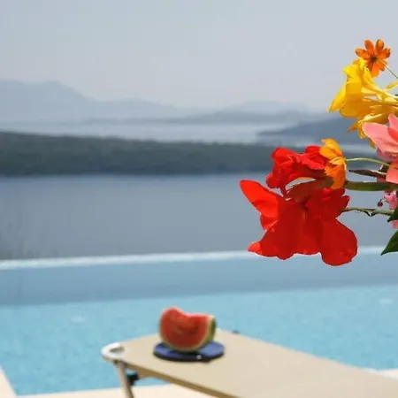 Della Luna W/t Pool Vila Nydri (Lefkada)